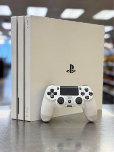 Console PS4 Pro Blanche avec une manette